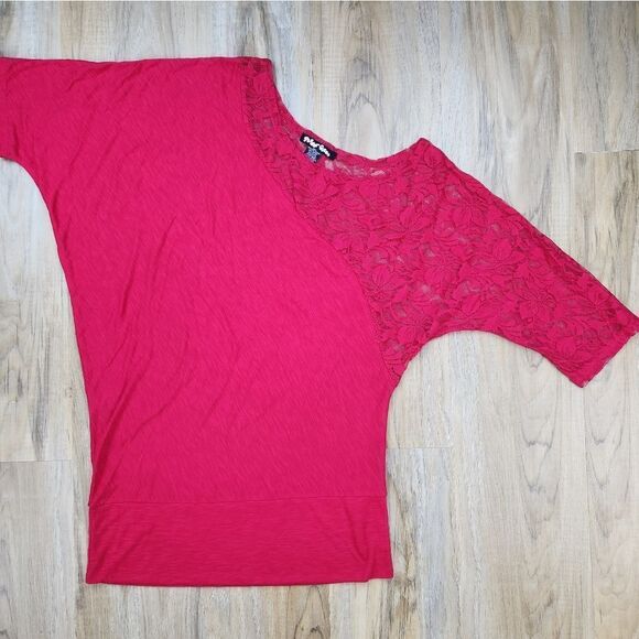 🍑Planet Gold Red Lacy Asymmetric Top Large - Picture 1 of 8